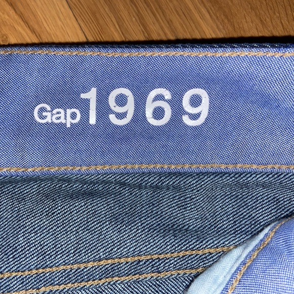 GAP 1969 style boot-cut size 29 with a 34 inch inseam and 9 inch rise. - Picture 4 of 5